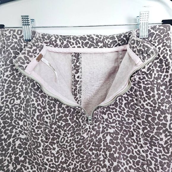 FREE PEOPLE Cheetah Leopard Print Pink Blush Punk Femme Denim Mini Skirt Size: 4 - Picture 4 of 7